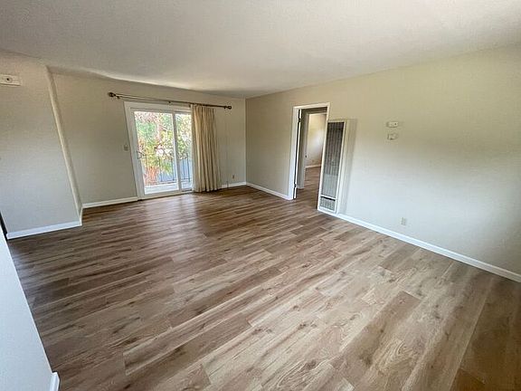 3rd image of 465 Chiquita Ave APT 2
