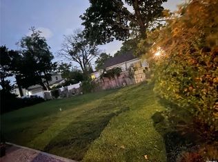 1564 7th St, West Babylon, NY 11704