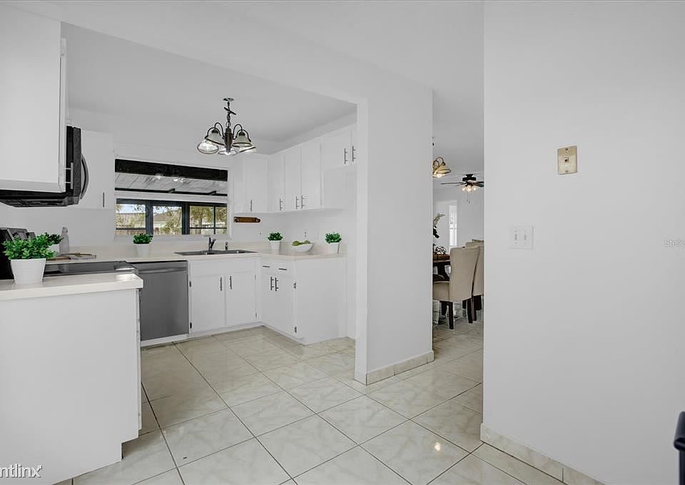1st image of 219R Balboa Dr