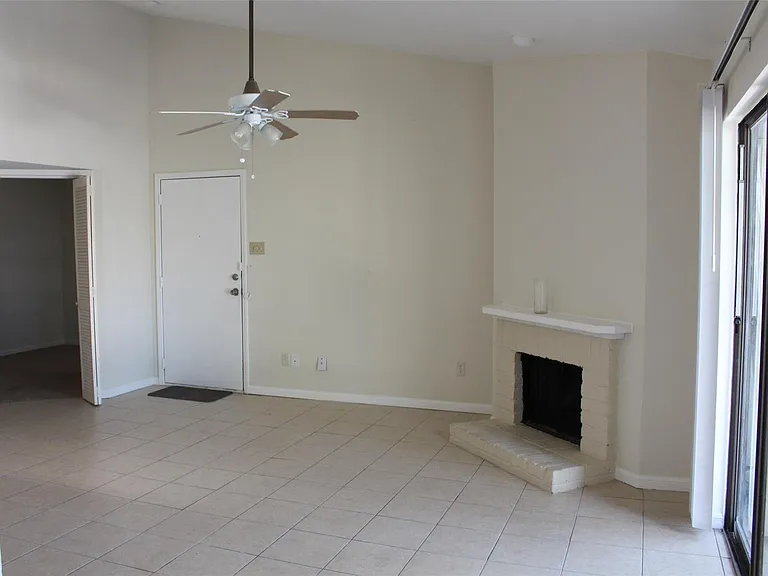 16111 Aspenglen Dr #1010 — Photo 3