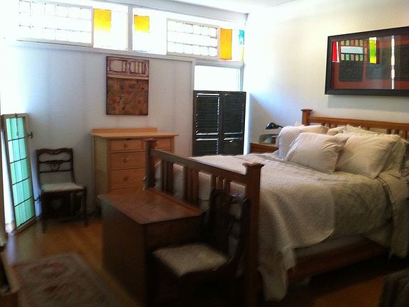 4th image of 839 N Hermitage Ave APT 102