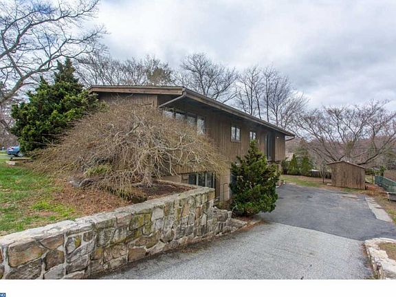 4th image of 15 Sherwood Ln