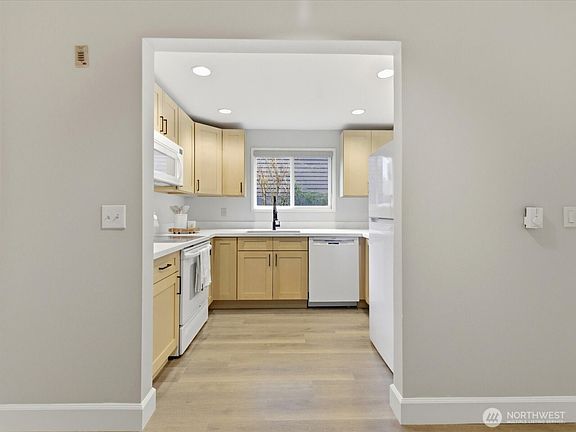 5th image of 1400 Taylor Avenue N #201