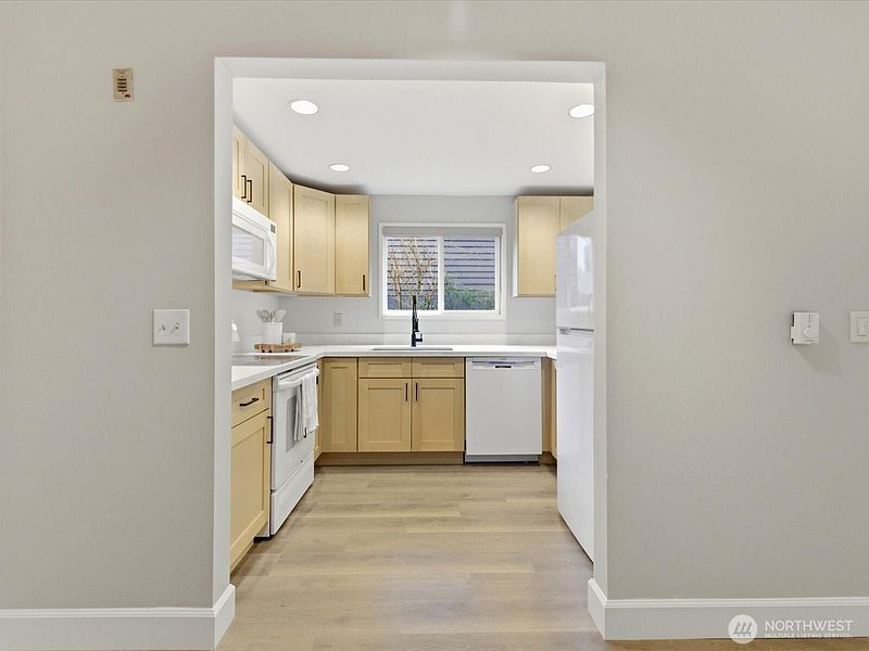 5th image of 1400 Taylor Avenue N #201