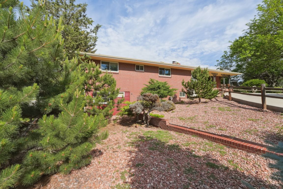 Evergreen Dr-1206-001.jpg