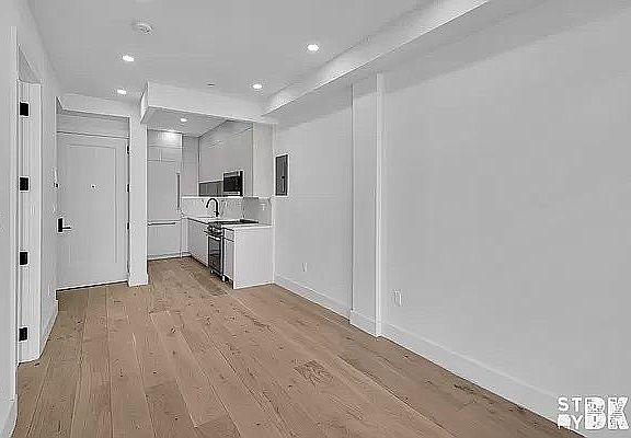 4th image of 699 Lafayette Ave #4R
