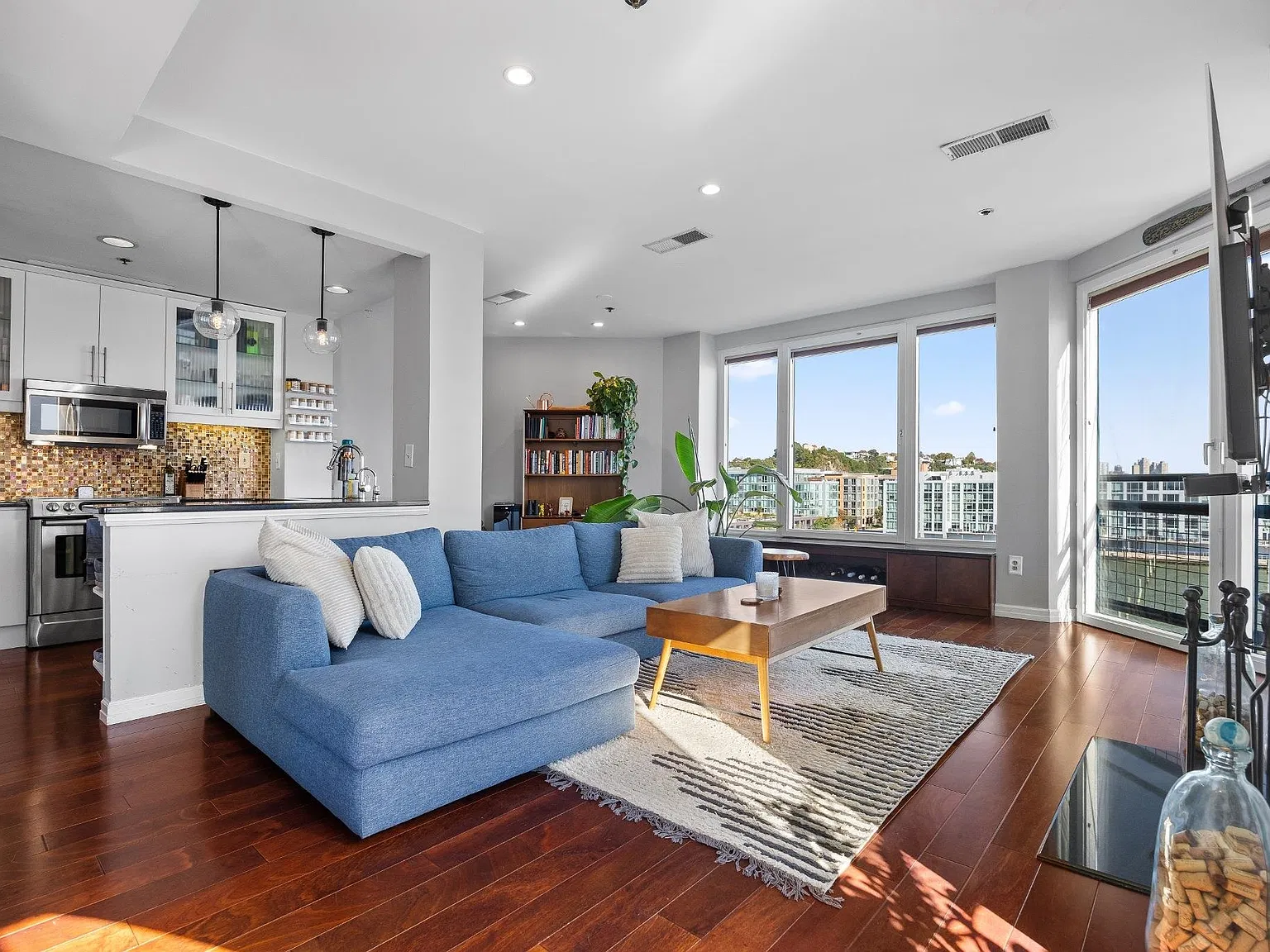600 Harbor Blvd — Photo 3
