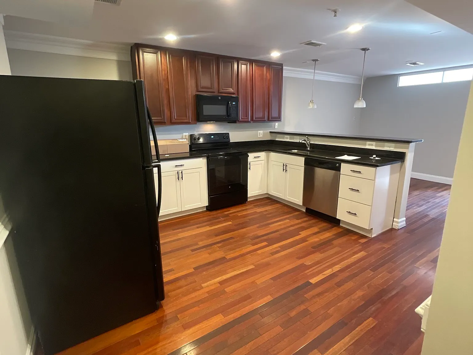 6 bed, 1750 sqft, $7,500 — Photo 3