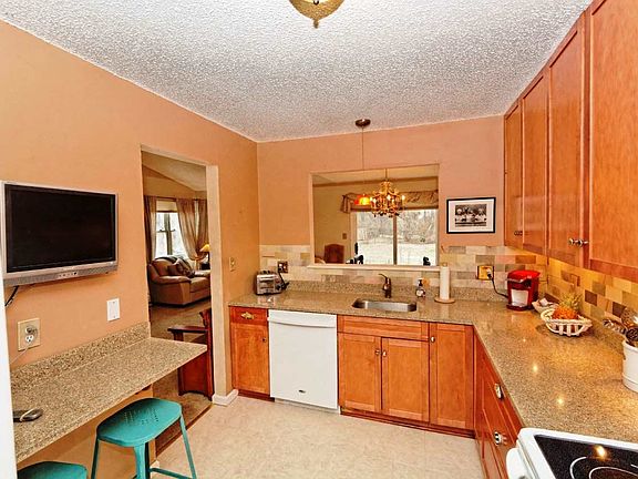 2nd image of 16 Wilan Ln