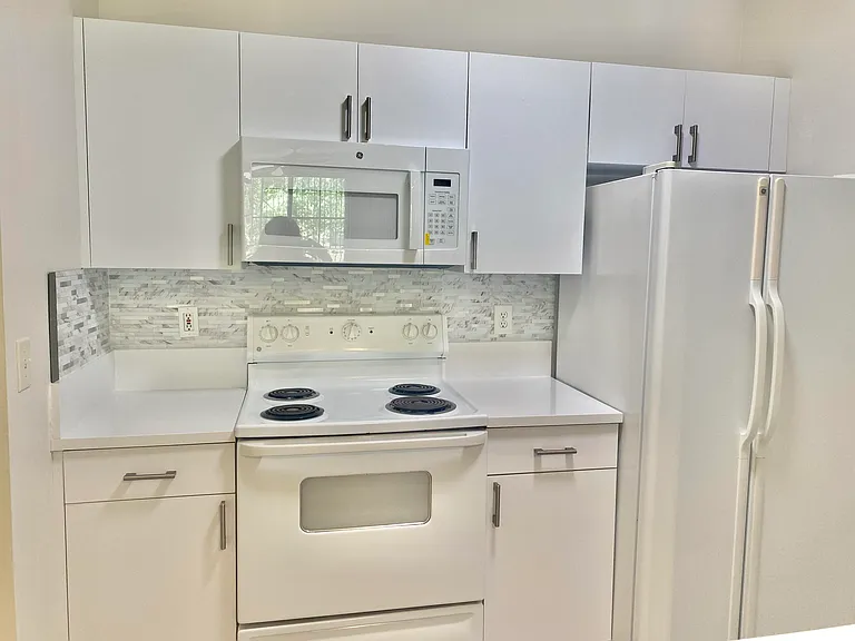 630 Sapodilla Ave #204 — Photo 21