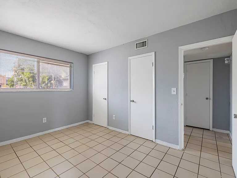 936 NW 6th St #7 — Photo 2