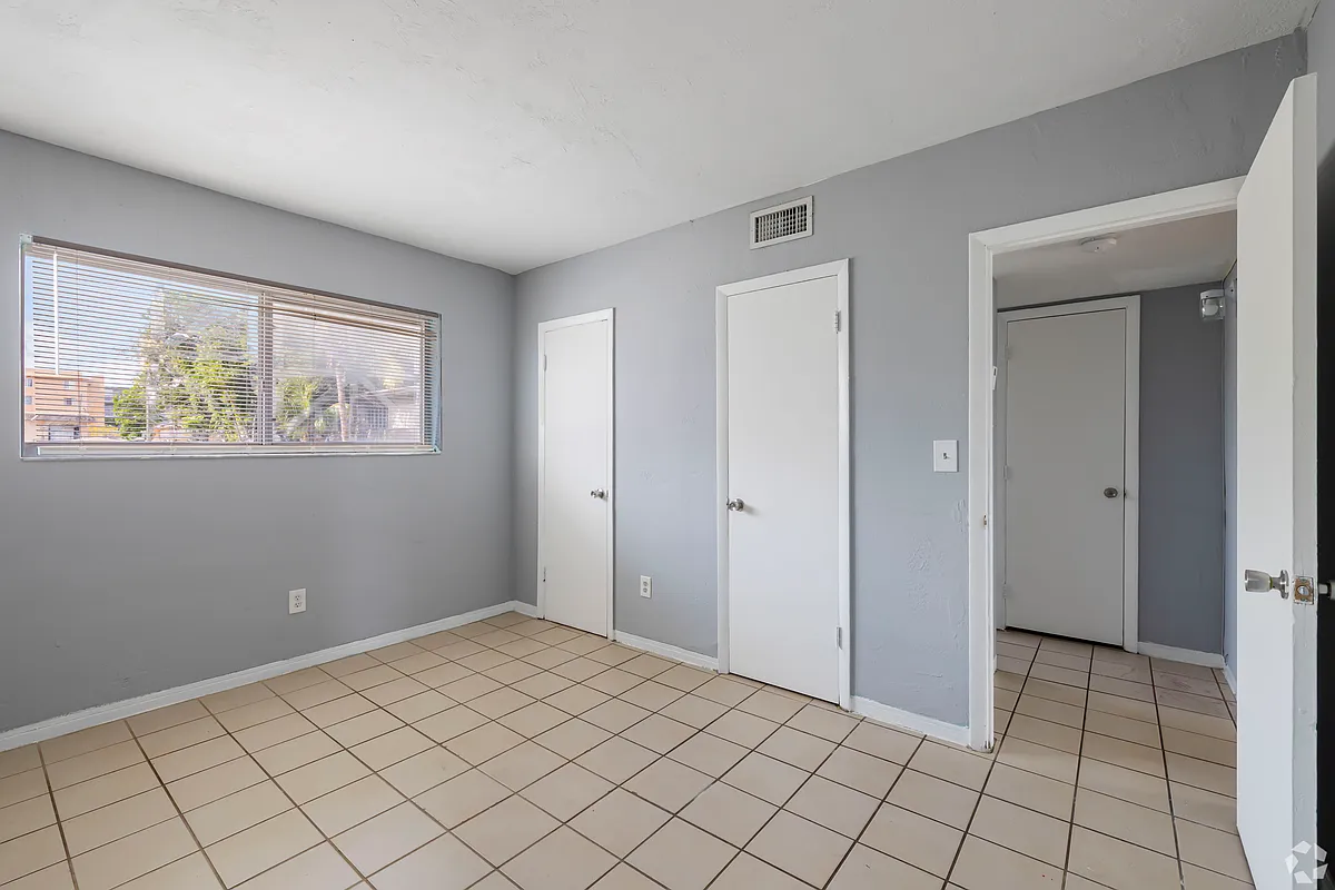 Building Photo - 936 NW 6th St #7