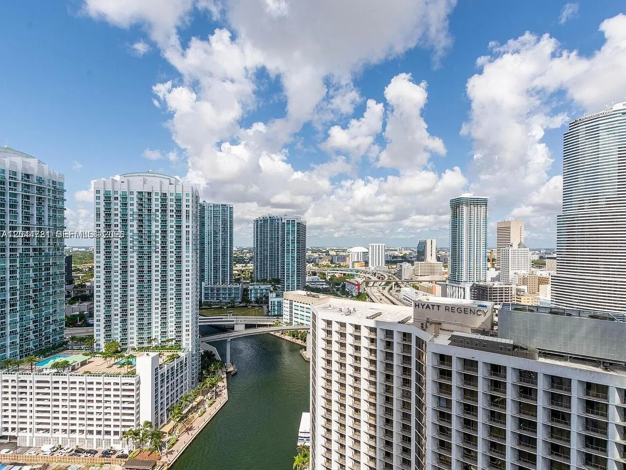 Epic West Condo — Photo 4