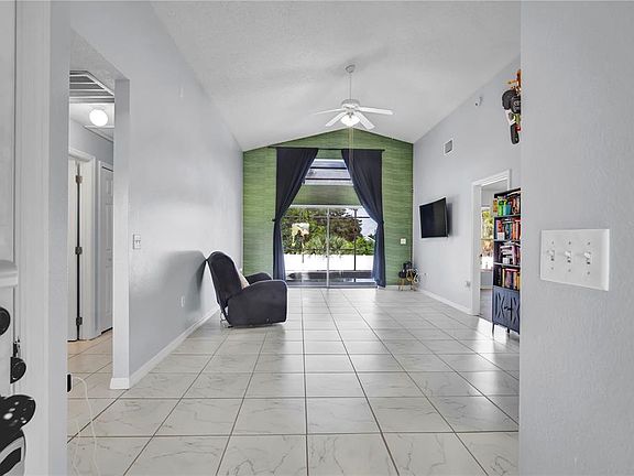 4th image of 324 CASTERTON CIRCLE