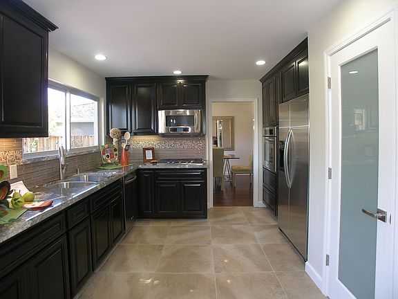 3rd image of 1087 Fleetwood Dr