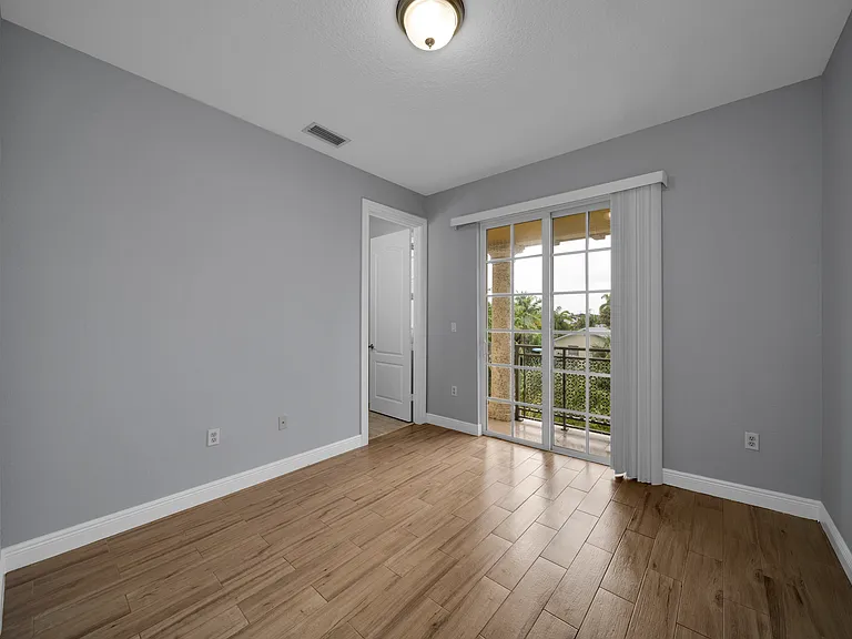 219 N L St #108 — Photo 12
