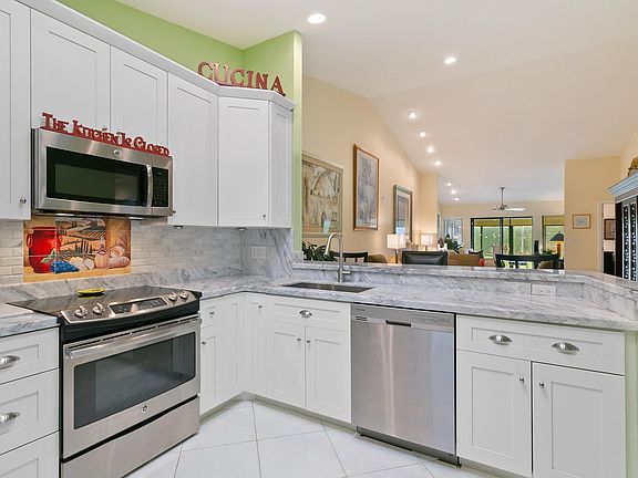 5th image of 10911 Dolphin Palm Ct APT B