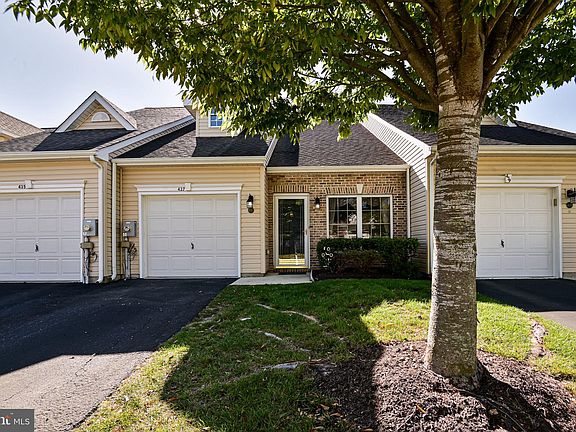 3rd image of 437 Sweetman Dr