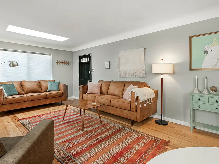 204 Richmond Dr SE #A — Photo 3