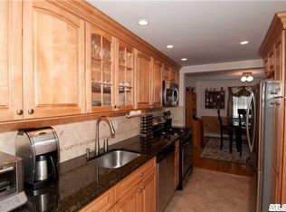 43 E 23rd St, Huntington Station, NY 11746