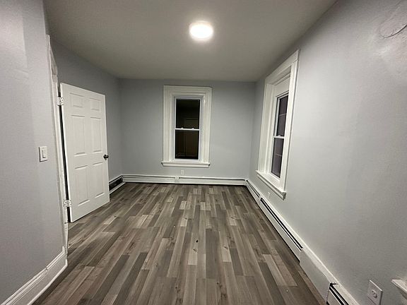 4th image of 178 Clarence St APT 2