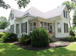 1025 7th St, Monett, MO 65708