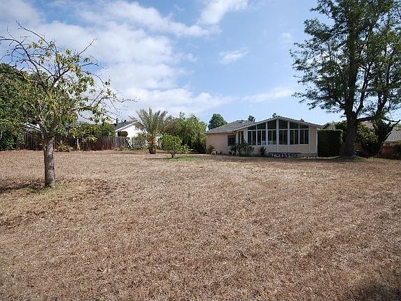 3rd image of 309 Vista De La Cumbre