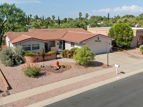 2nd image of 310 E Paseo Chuparosas