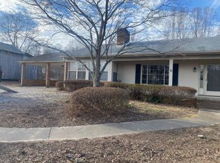 828 W Witt Rd, Danville, VA 24540