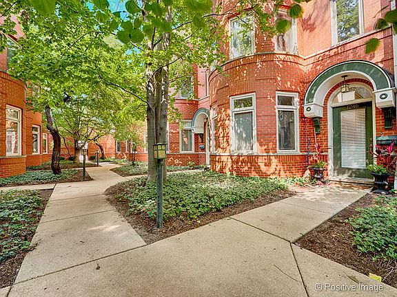 3rd image of 2941 N Lakewood Ave #2941