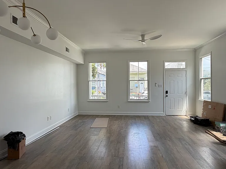 2322 Chippewa St — Photo 5