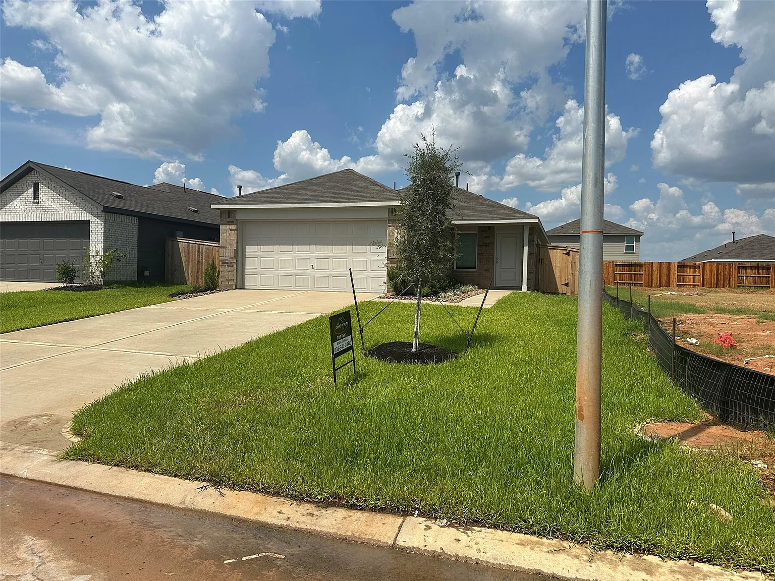 3 bed, 2.0 bath, 1273 sqft, $1,700 — Photo 2