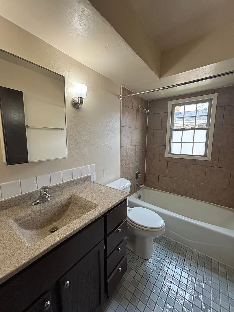 8548 W. Appleton Ave. — Photo 4