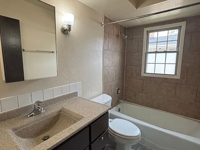 8548 W Appleton Ave — Photo 4