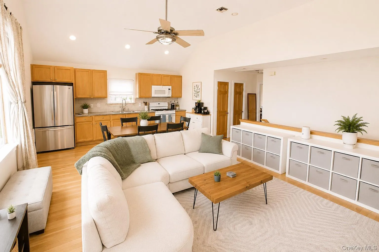 2 bed, 1.0 bath, 2128 sqft, $3,200 — Photo 4