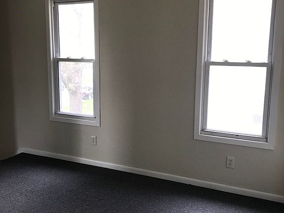 3rd image of 348 S Rosewood Ave #2
