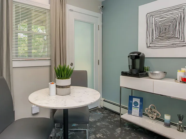 Step into a warm welcome and a cup of comfort at our complimentary coffee station. Join us in the leasing office for a taste of hospitality and a chat to find your new home.