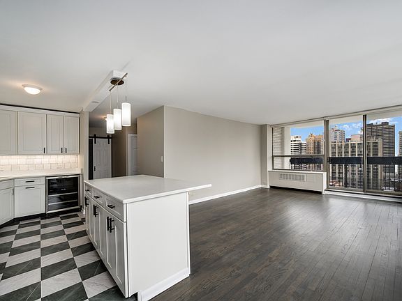 3rd image of 1455 N Sandburg Ter APT 1802