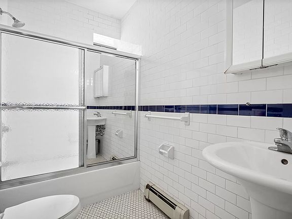 5th image of 220 W 111th St APT 6C