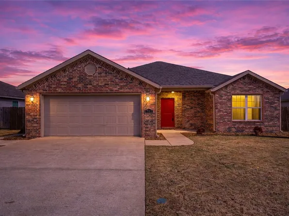 703 Olivia Ln, Centerton, AR 72719