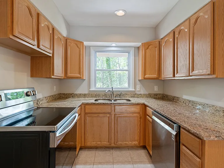 2737 Dogwood Rd — Photo 6