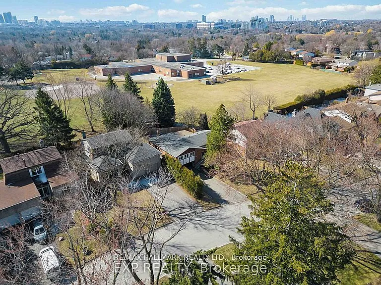 23 Ironshield Cres — Photo 16