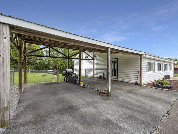 2nd image of 2707 Rebecca Dr SE