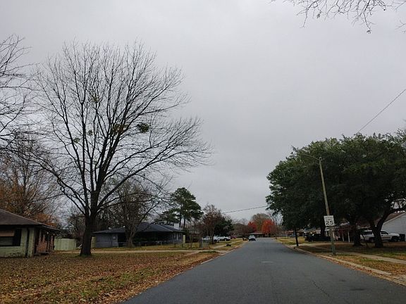 4th image of 228 Lincoln Dr