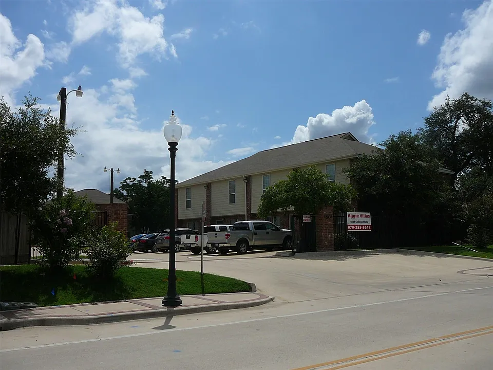 4504 College Main St #312