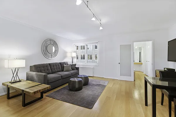 Rented by Compass | media 22