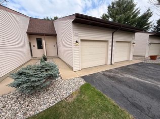 2713 Stonebluff Dr SW, Wyoming, MI