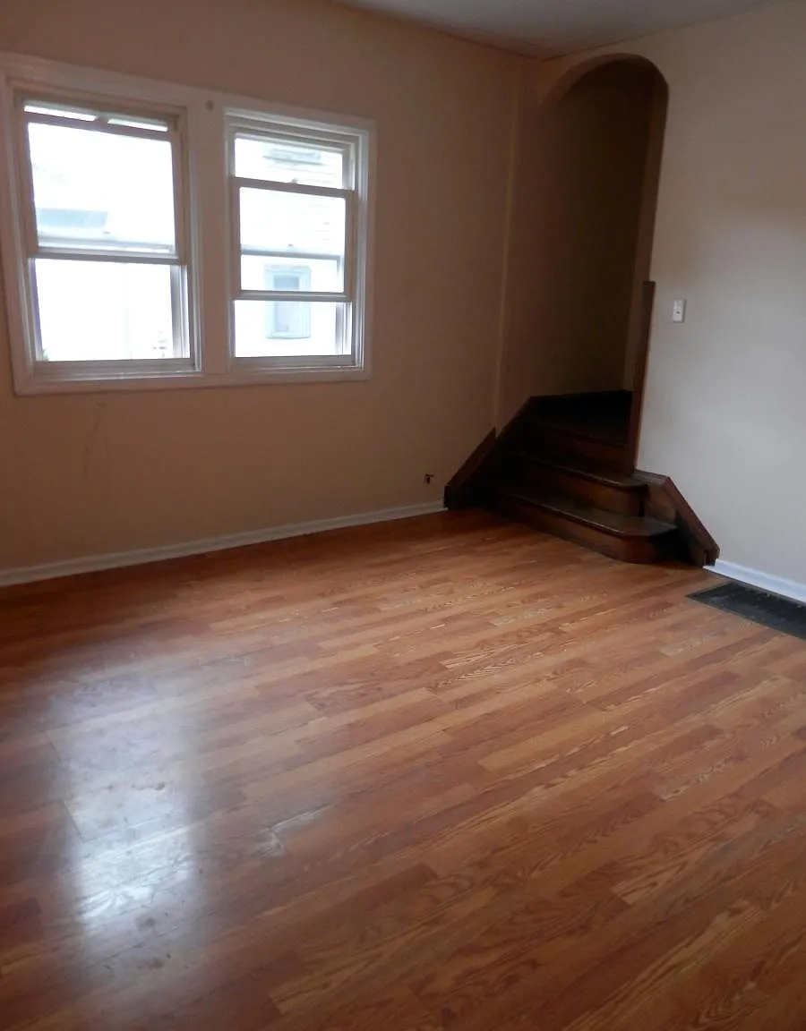 3 bed, 1344 sqft, $2,400 — Photo 2