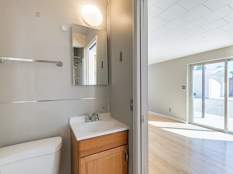 102 N Avenida Carolina — Photo 29