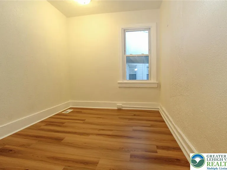 109 W Saint Joseph St — Photo 9
